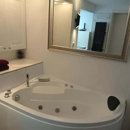 Burgapartment Esselsturm شقة *